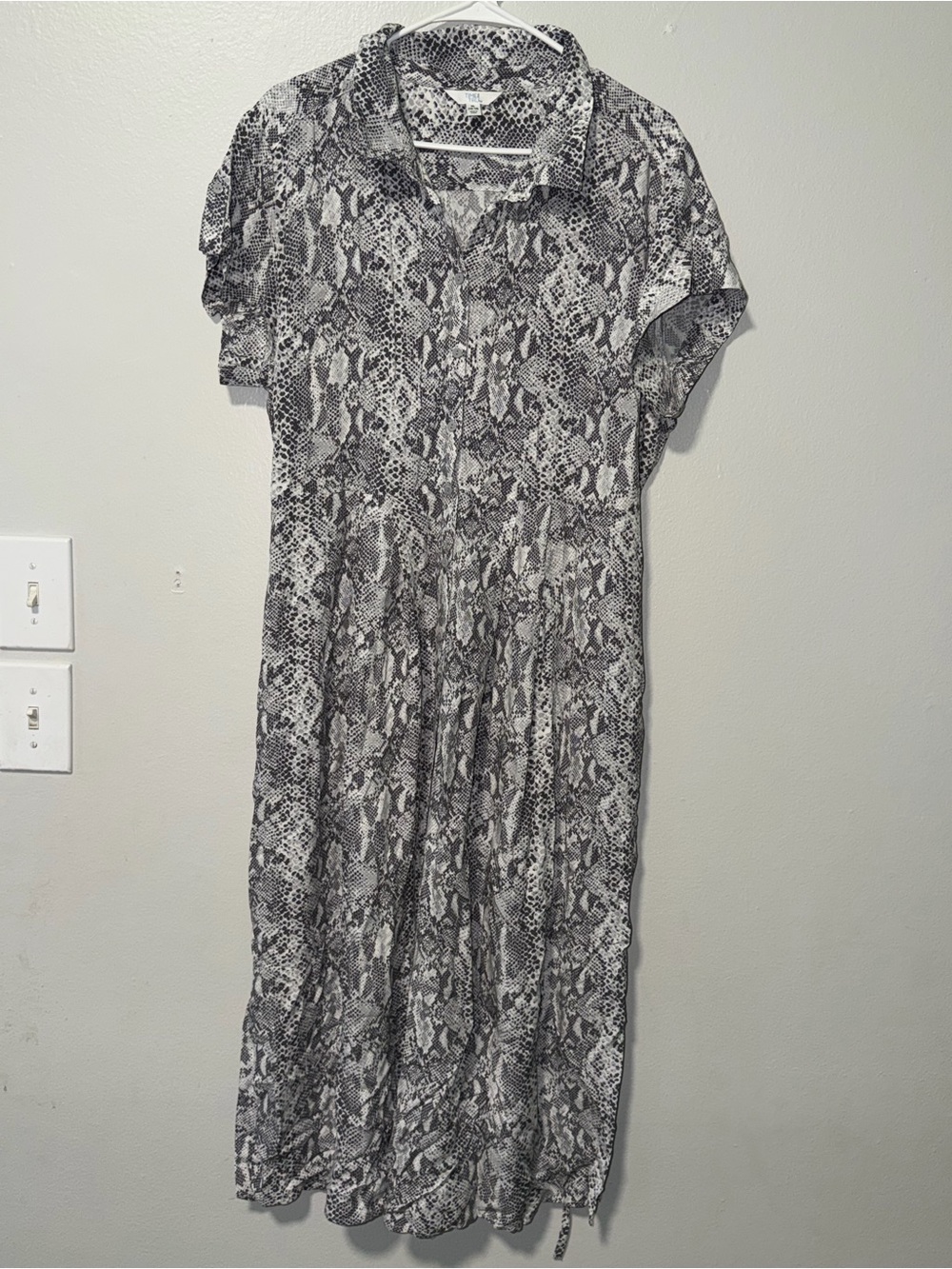 Time and Tru Gray Snake Print Short-Sleeve Midi Dress